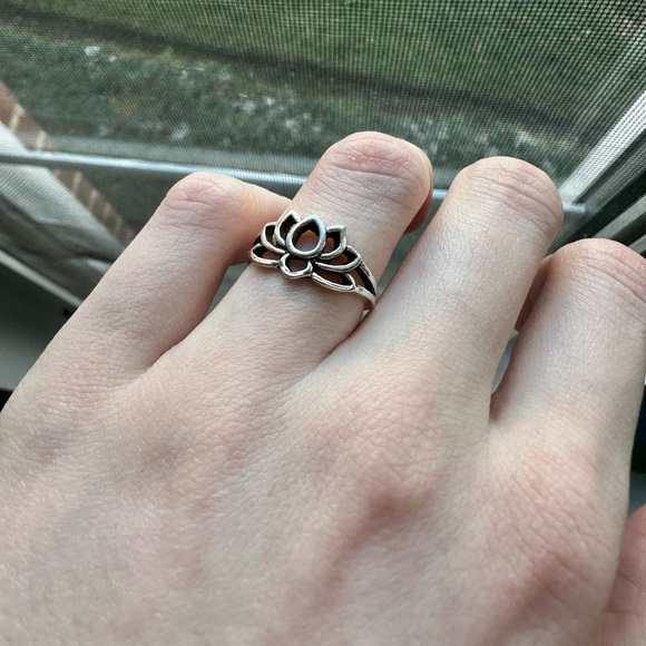 Silver Toned Lotus Ring - Picture 4 of 8